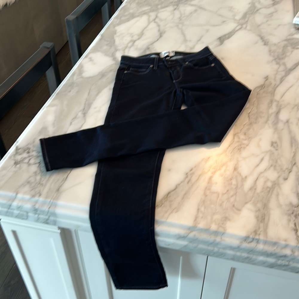 Dark blue Paige Skyline Ankle Peg jeans!